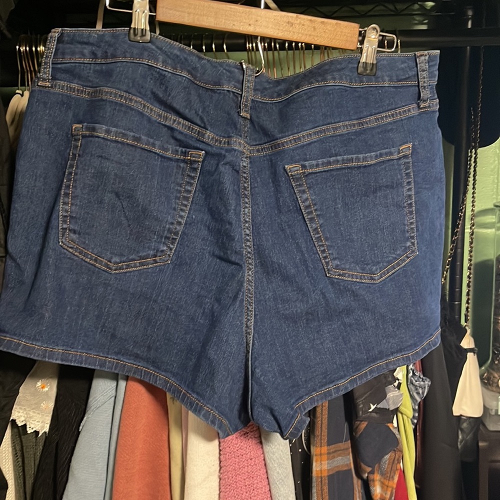 High Rise Stretch Jean Short short - Picture 4 of 4